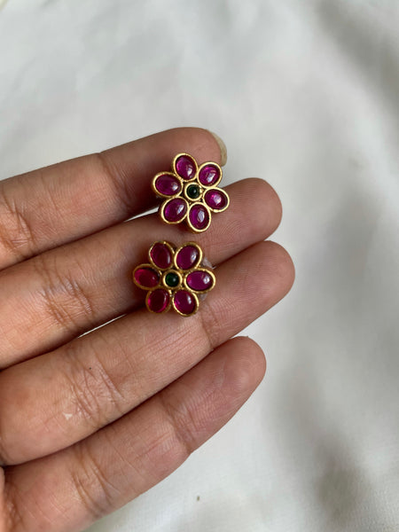 Small kemp flower studs