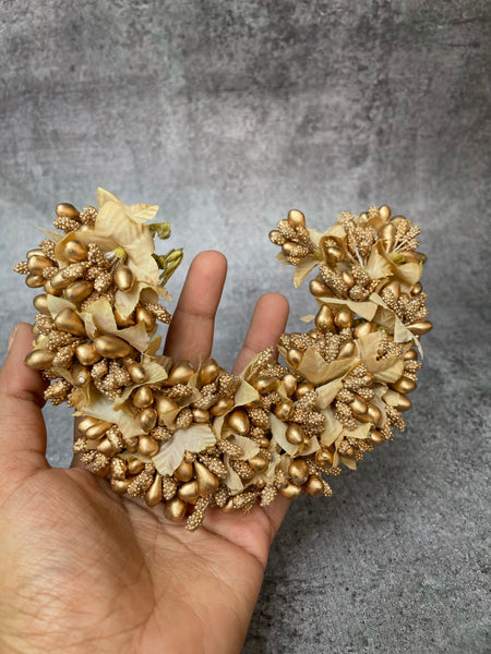 Thick golden dry flowers
