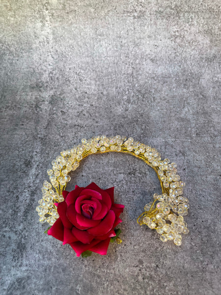 Crystal hair accessory with a rose