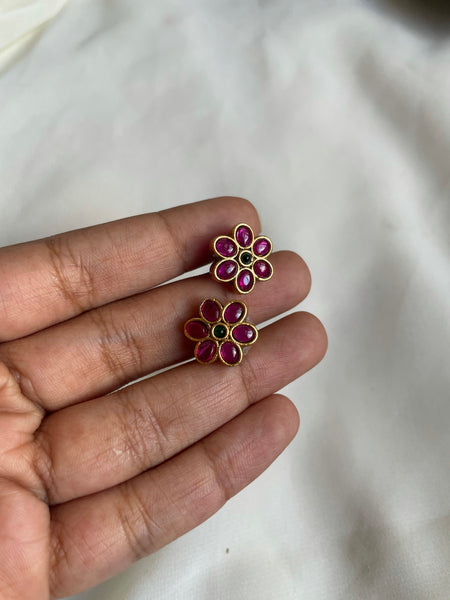 Small kemp flower studs