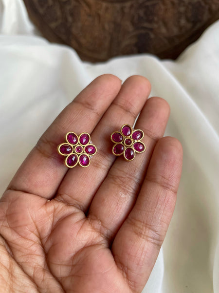 Small kemp flower studs