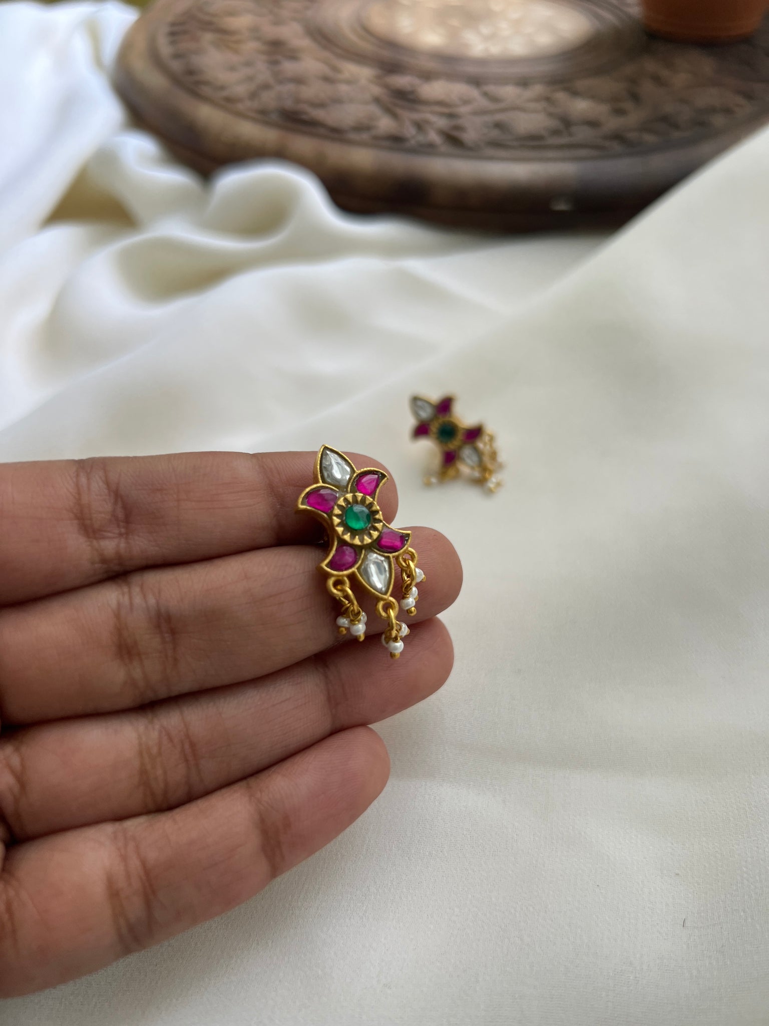 Budget Kundan studs