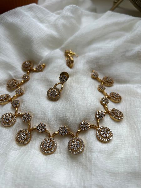 Ad stone flower necklace with studs