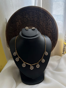 Stone flower necklace with earrings