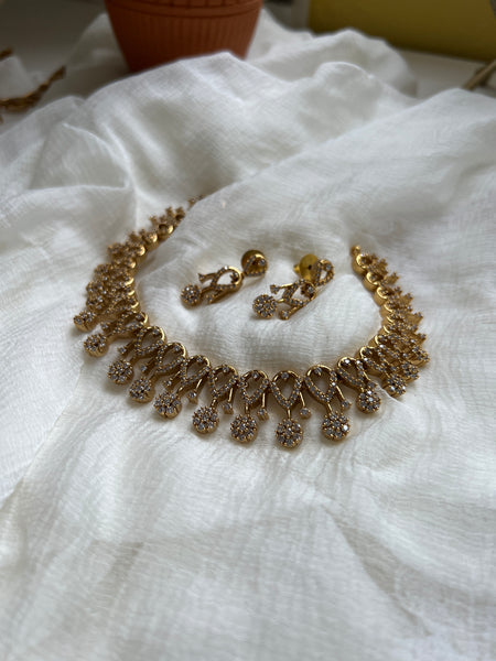 Ad stone flower necklace with studs
