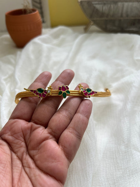 Parrot lotus choker