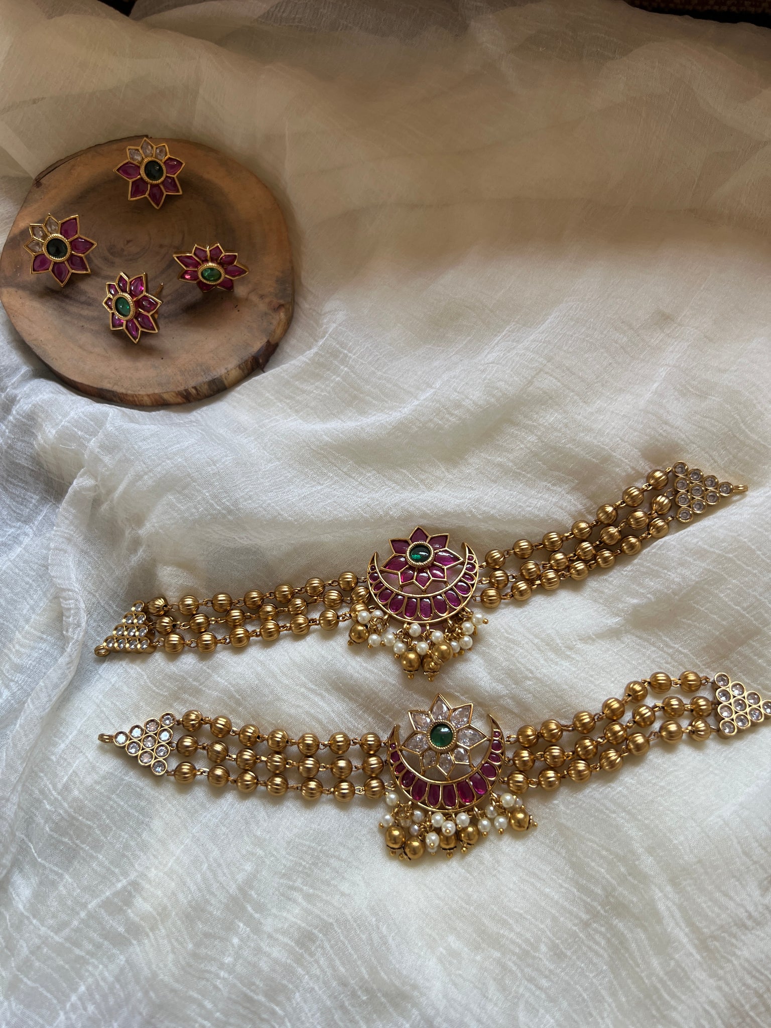 Kid friendly kemp choker with studs