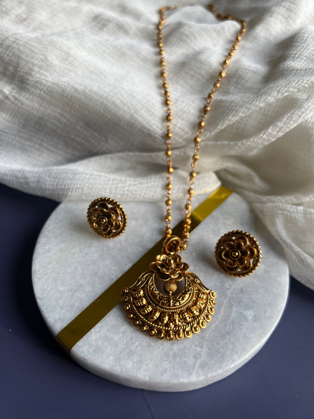 Designer pendant with maala and studs