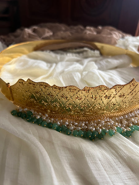 Golden hip belt with rice pearl and mint bead work