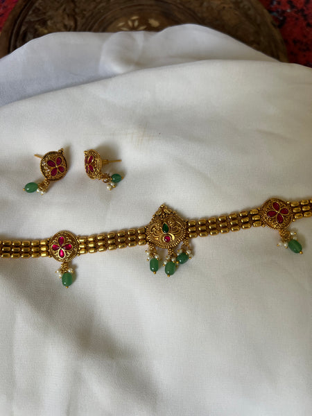 Kundan antique choker with studs