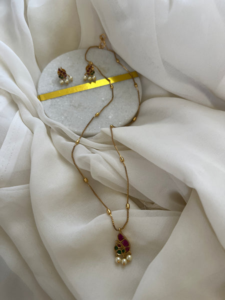 Kemp peacock pendant chain with studs