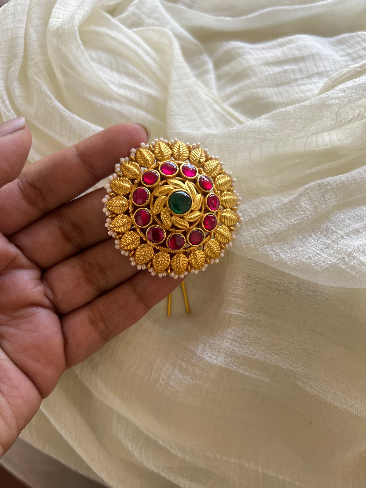 Kundan chakra jumbo choti