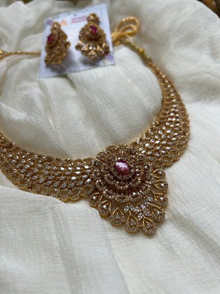 Intricate stone work necklace with interchangeable stones