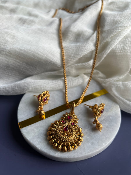 Kemp antique pendant with studs & maala