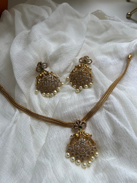 Stone cutwork pendant choker with earrings