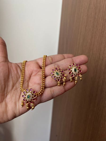 Kemp flower matte necklace with studs