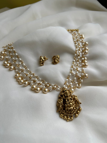 Nagas Lakshmi pearl necklace with studs