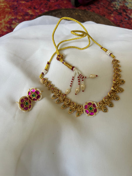 Kundan flower matte necklace with studs