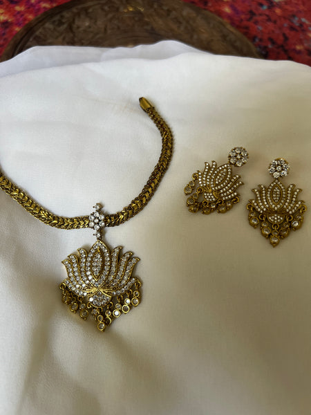 Vintage style lotus attigai with earrings