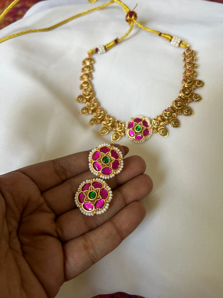 Kundan flower matte necklace with studs