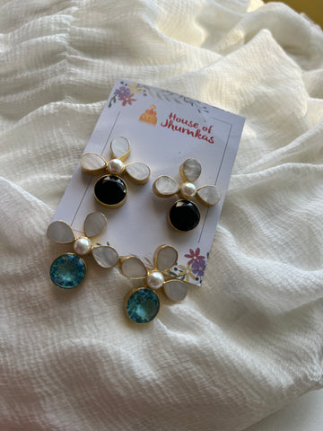 Pearl stone clover studs