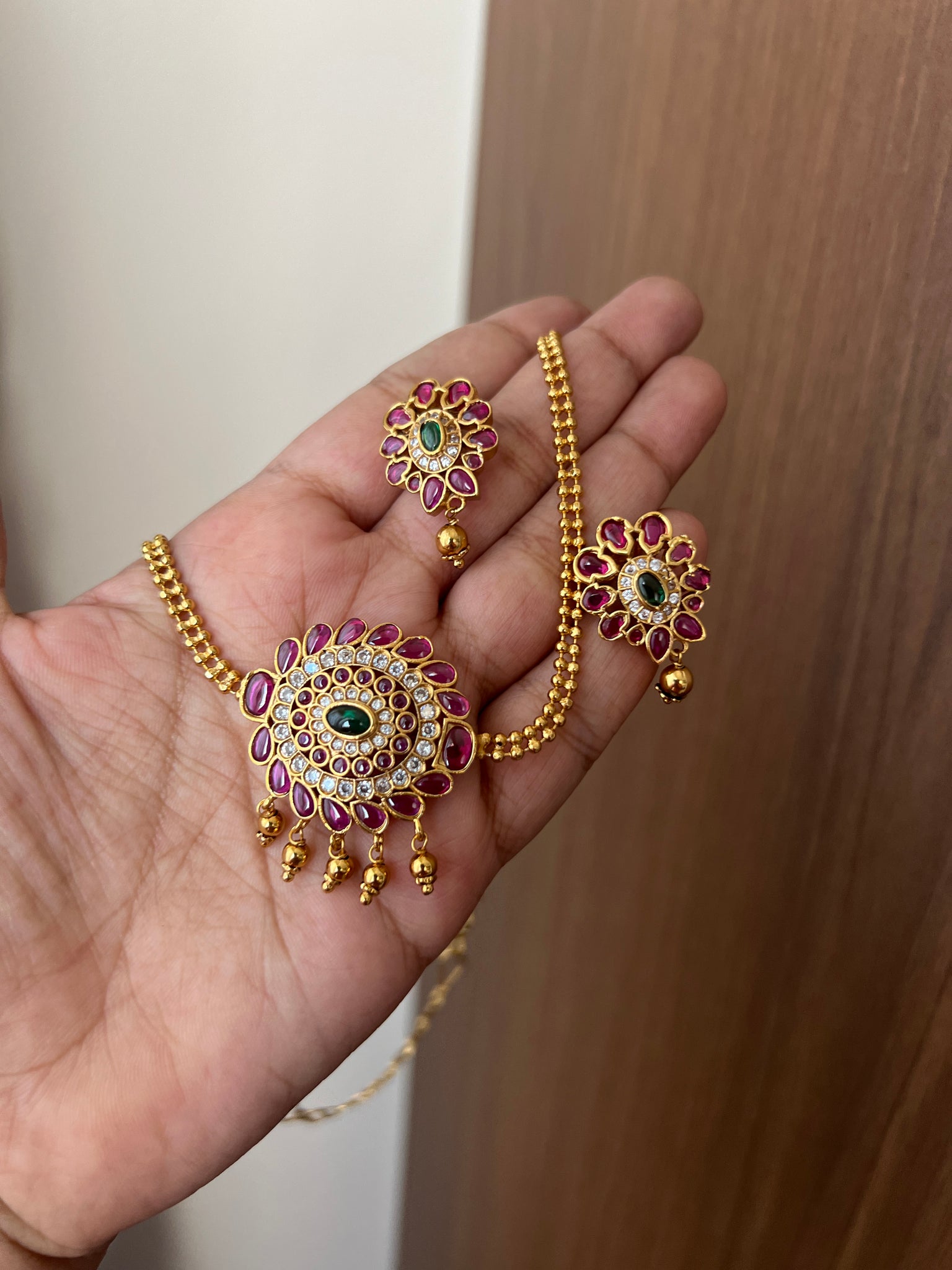 Kemp flower matte necklace with studs