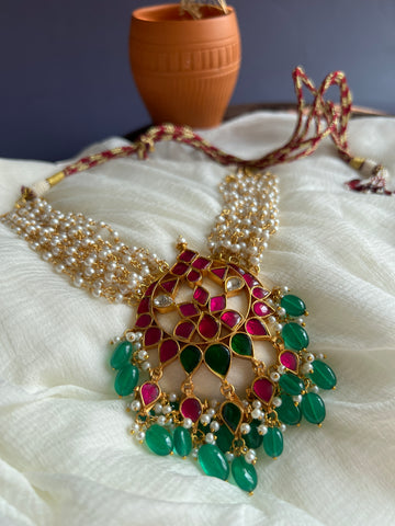 Pearl designer pendant with pearl choker
