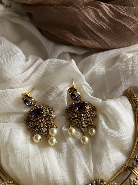 Victorian style stone stiff necklace with earrings