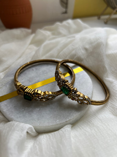 Emerald antique kada