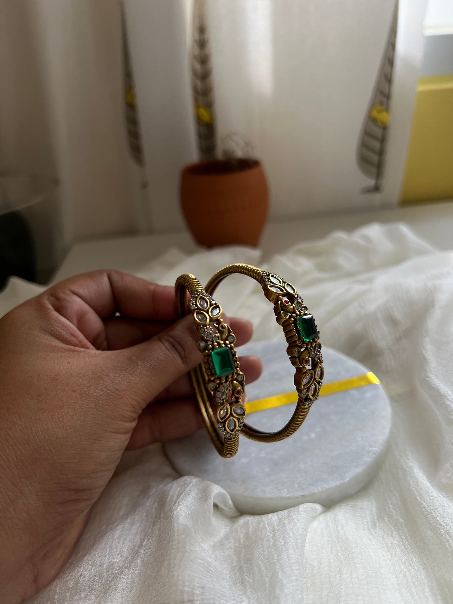 Emerald antique kada