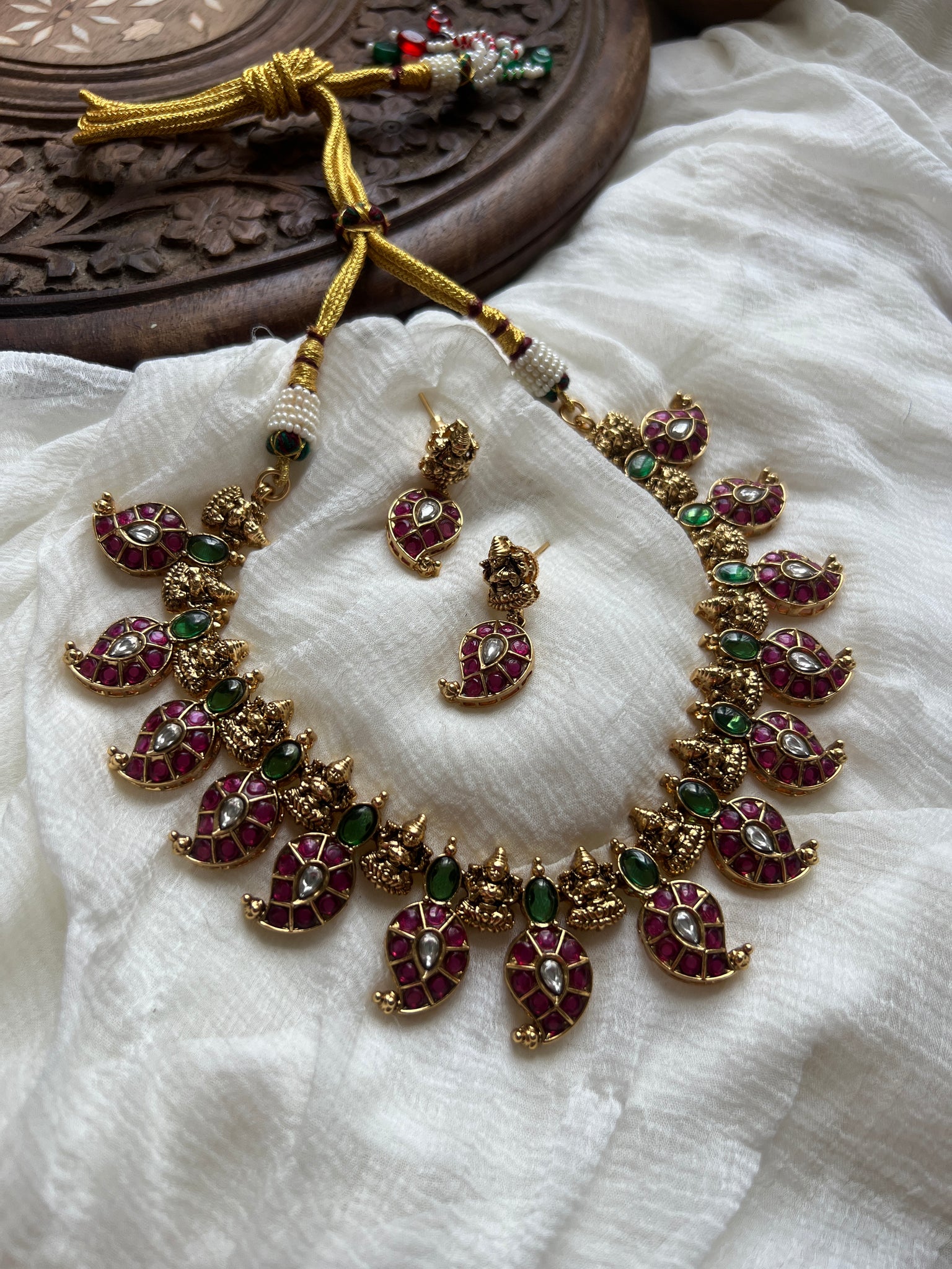 Kemp manga vintage necklace with studs