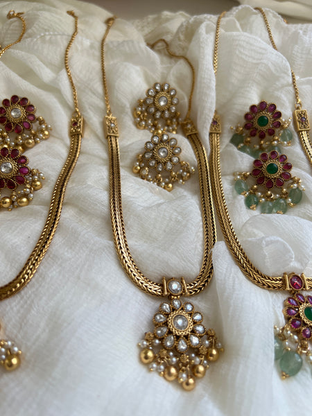 Vintage kemp flower attigai with studs