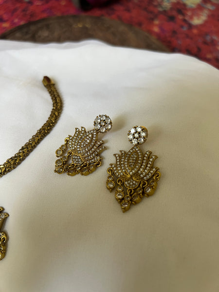 Vintage style lotus attigai with earrings
