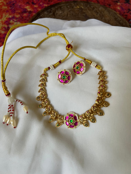 Kundan flower matte necklace with studs