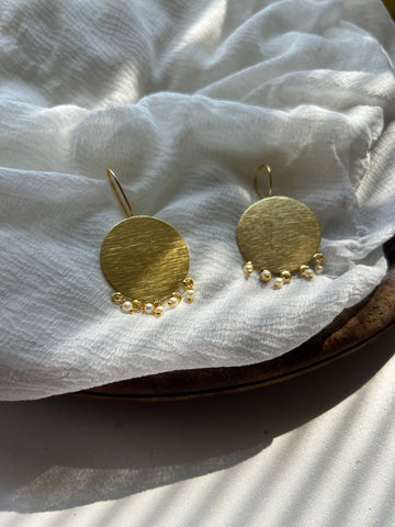 Gold round flat hook earrings