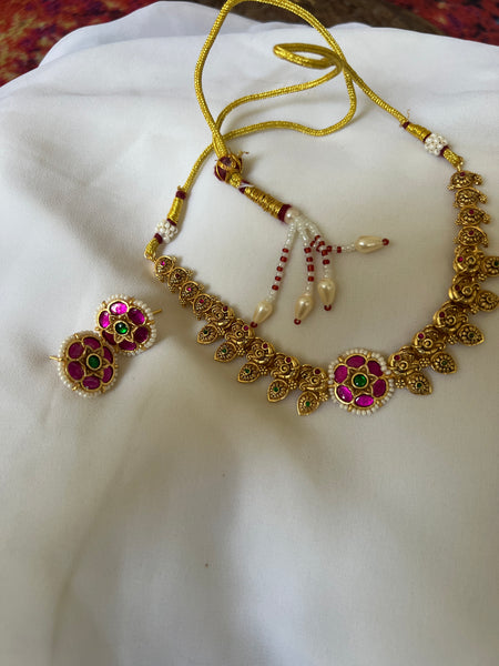 Kundan flower matte necklace with studs