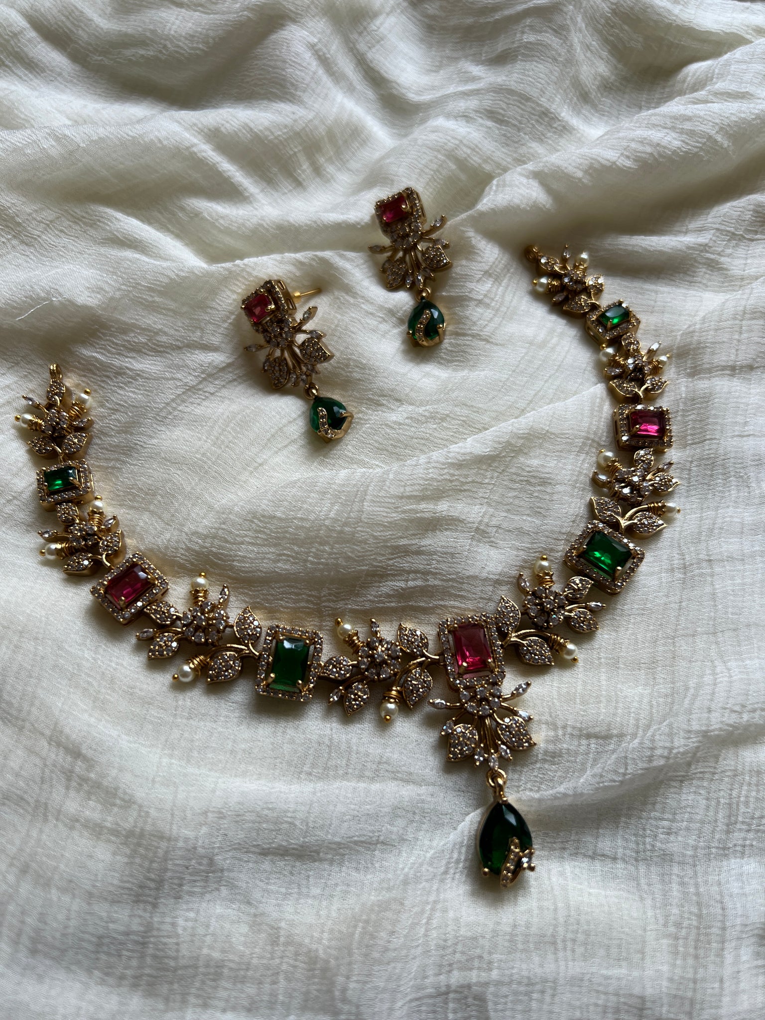 Stone floral necklace with earrings