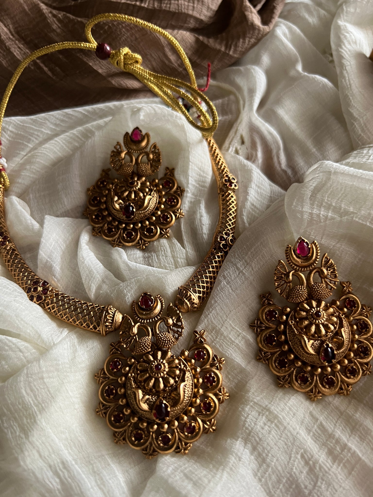 Antique matte stiff necklace with Chaandbalis