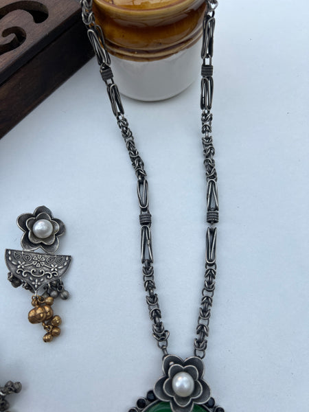 Elephant pendant necklace with earrings