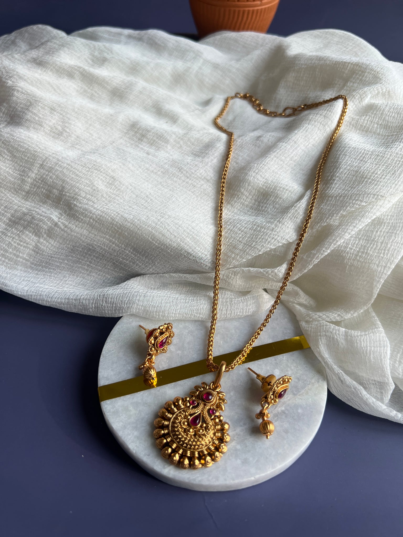 Kemp antique pendant with studs & maala
