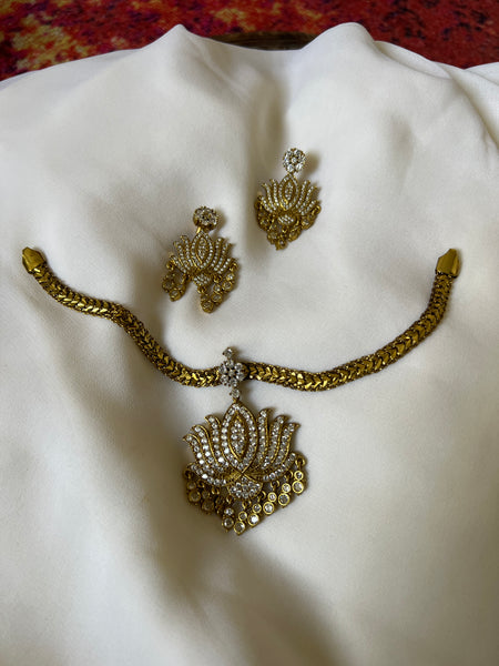 Vintage style lotus attigai with earrings