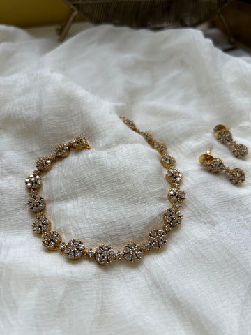 Ad stone necklace with studs