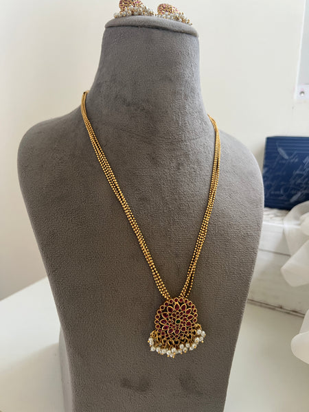 Kemp pendant with Maala and studs