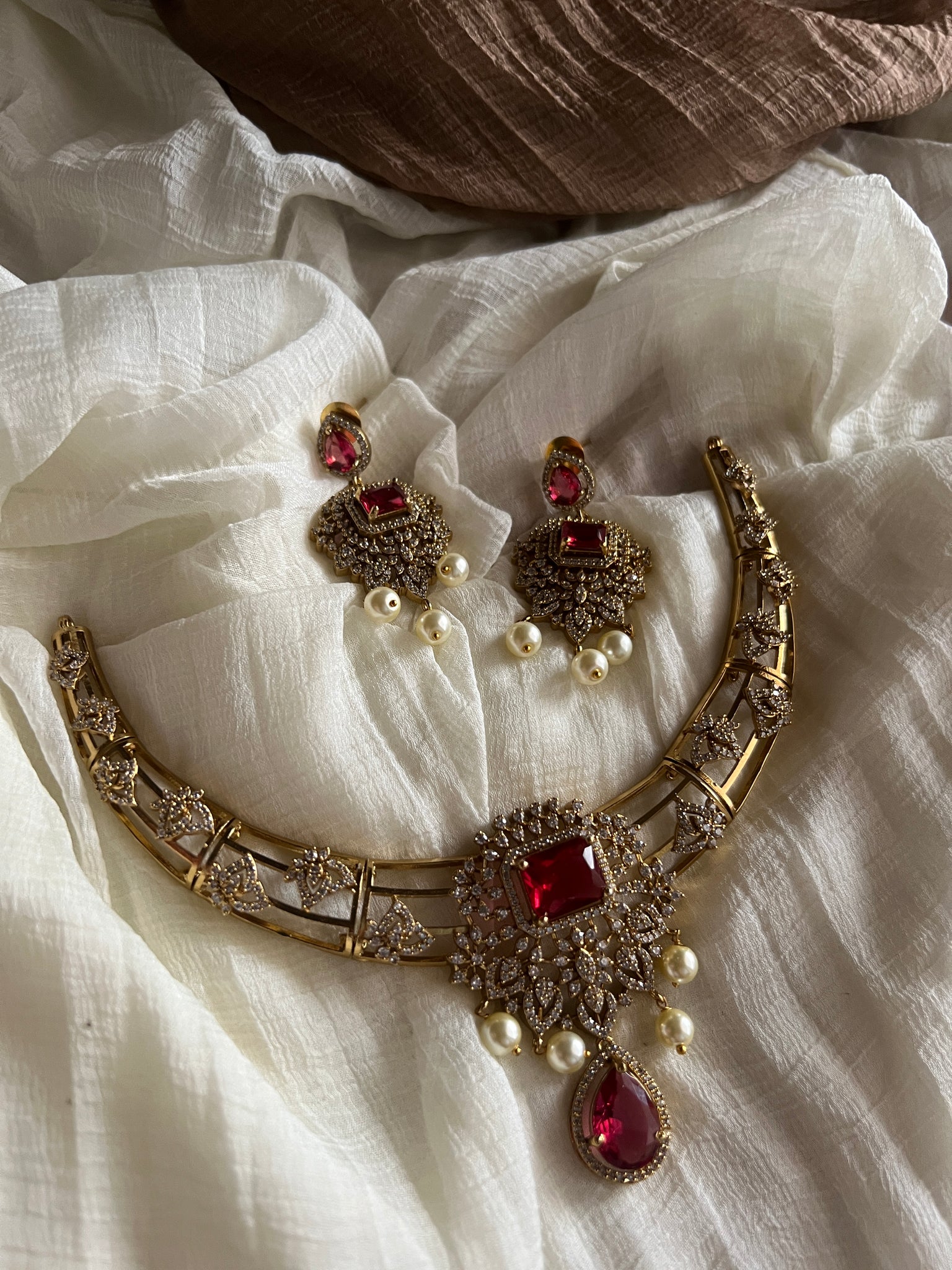 Victorian style stone stiff necklace with earrings