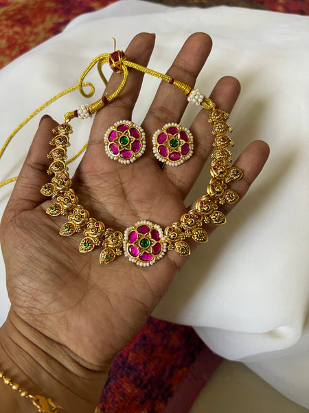 Kundan flower matte necklace with studs