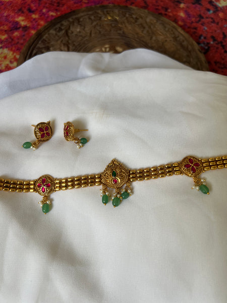 Kundan antique choker with studs
