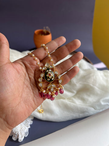 Carved Kundan pendant
