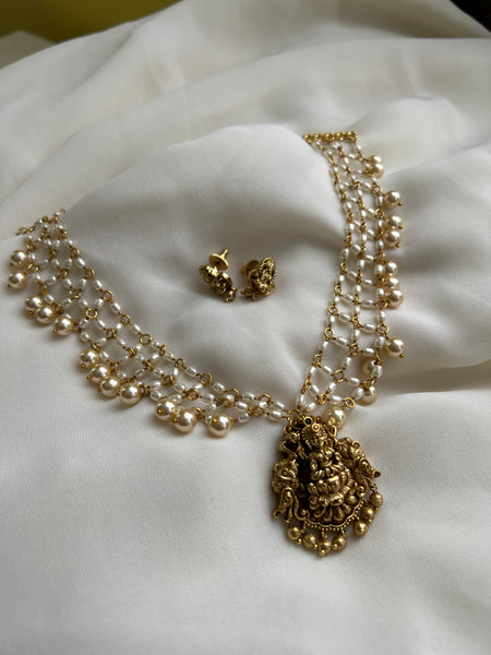 Nagas Lakshmi pearl necklace with studs