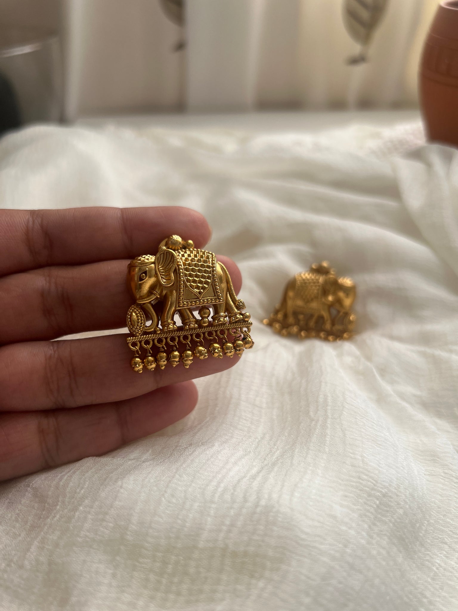 Jumbo elephant matte studs
