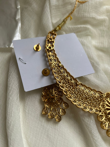Intricate stone work necklace with interchangeable stones